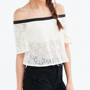 Urban Outfitters Kimchi Blue Off the Shoulder Lace Flowy Shabbychic Blouse Top S